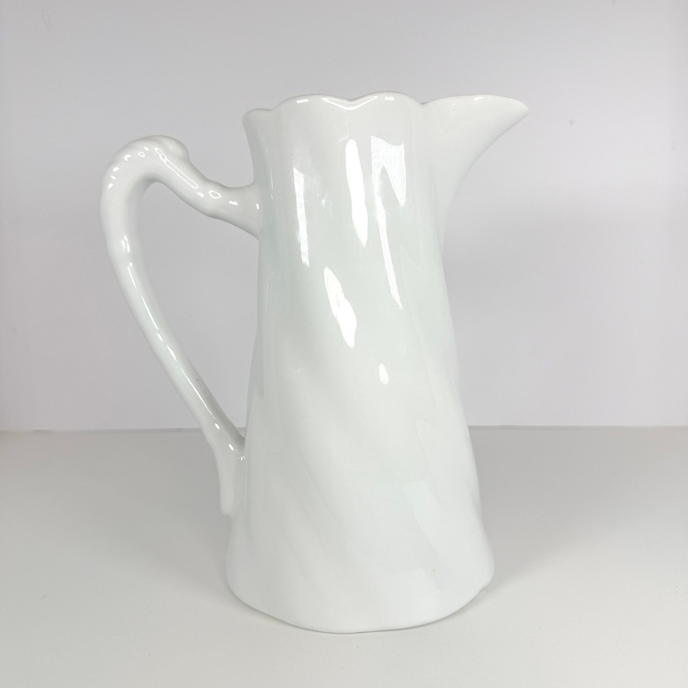 White porcelain Pitcher Elegant Tableware Kitchenware Porcellana‎ de Paris